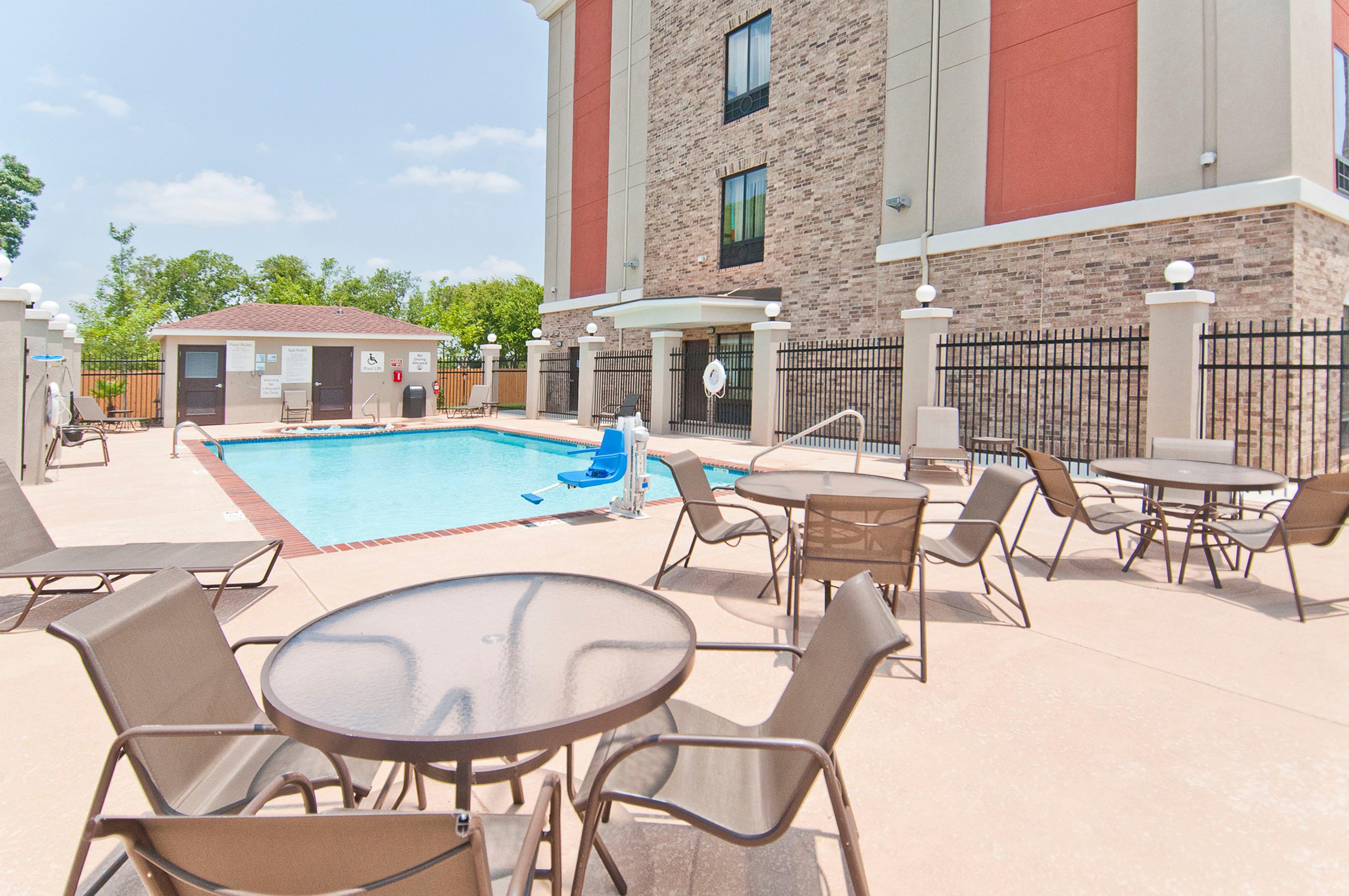 Holiday Inn Express & Suites San Antonio Se By At&T Center, An Ihg Hotel Exterior foto
